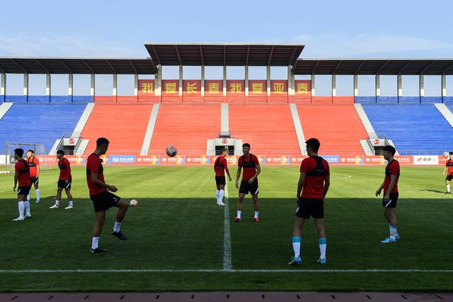 亚沙会开赛 沙滩手球中国队一胜一负