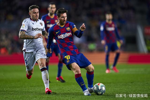 姆巴佩弟弟晒一家四口合照庆祝圣诞节