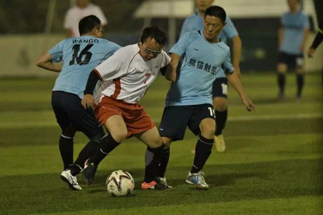 意甲-奇克梅开二度吉鲁失点 AC米兰2-2博洛尼亚